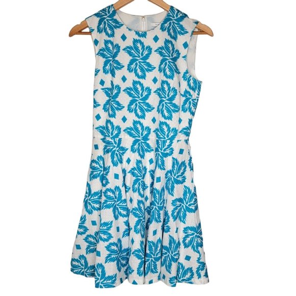 Diane Von Furstenberg Size 2 Blue / White Floral Sleeveless Midi Fit Flare Dress - Picture 1 of 3